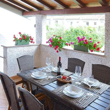 Away From 2 Πόρετς