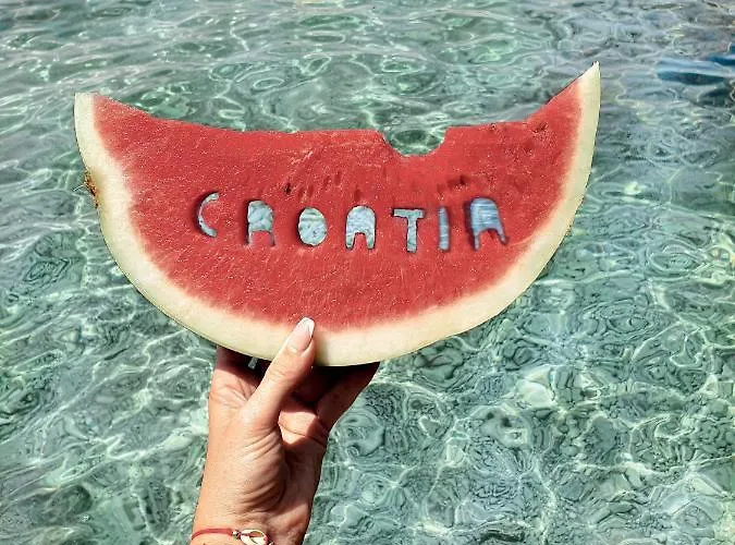 Away From 2 波雷奇