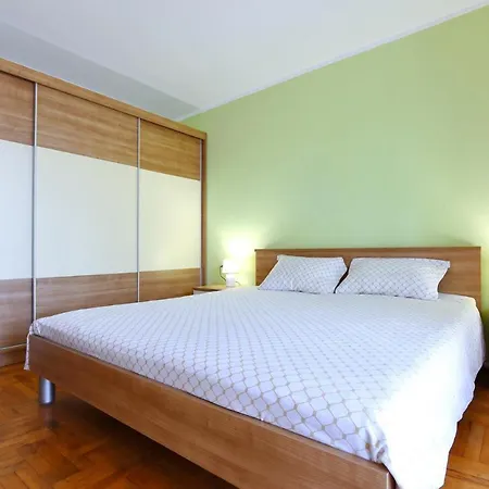 Apartamento Away From 2 *